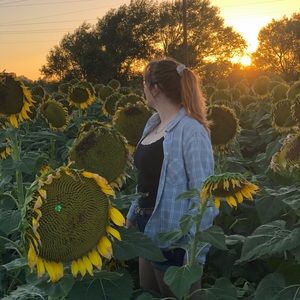 Meet your Posher, Caitlin